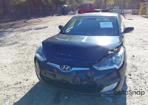 2013 Hyundai Veloster Base W/Red z USA, uszkodzony, nr VIN KMHTC6AD1DU131182